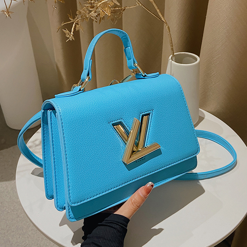 Small square bag large capacity factory goods 2023 new shoulder slung portable wholesale cross-border Fashion Lady litchi pattern women's bag