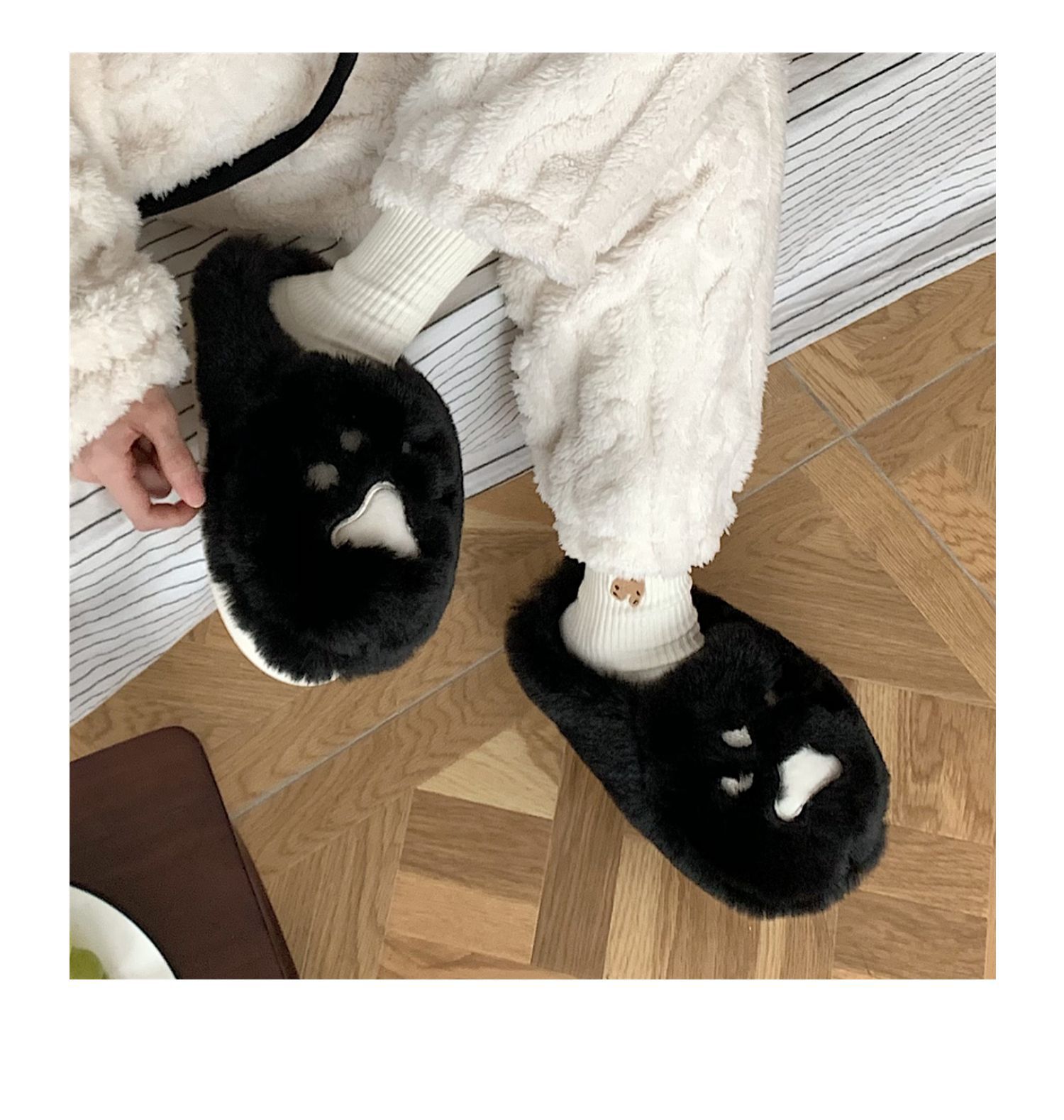 Pantoufles d'hiver en coton à demi-talon pour femme, style coréen, pour étudiante, en forme de cœur, douces et mignonnes, avec griffes de chat_voghion.com