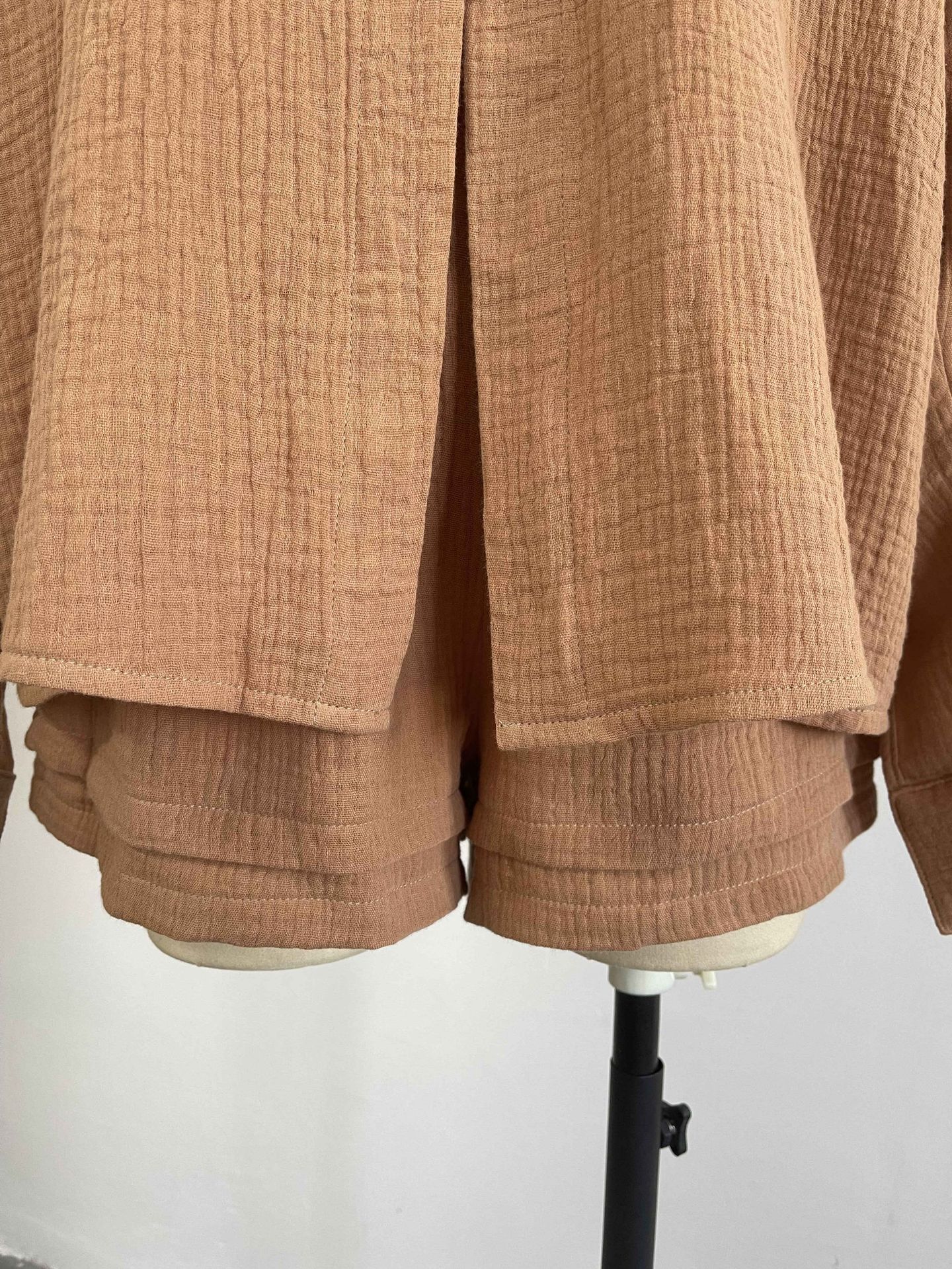 2023  European and American Women's Wrinkled Lapel Long Sleeve Shirt High Waist Drawstring Shorts Fashion Casual Two-Piece Set_voghion.com