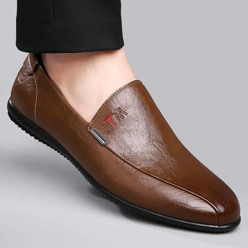 Men's shoes new men's casual bean shoes non-slip breathable feet soft bottom soft surface a step-on leather shoes a generation of hair