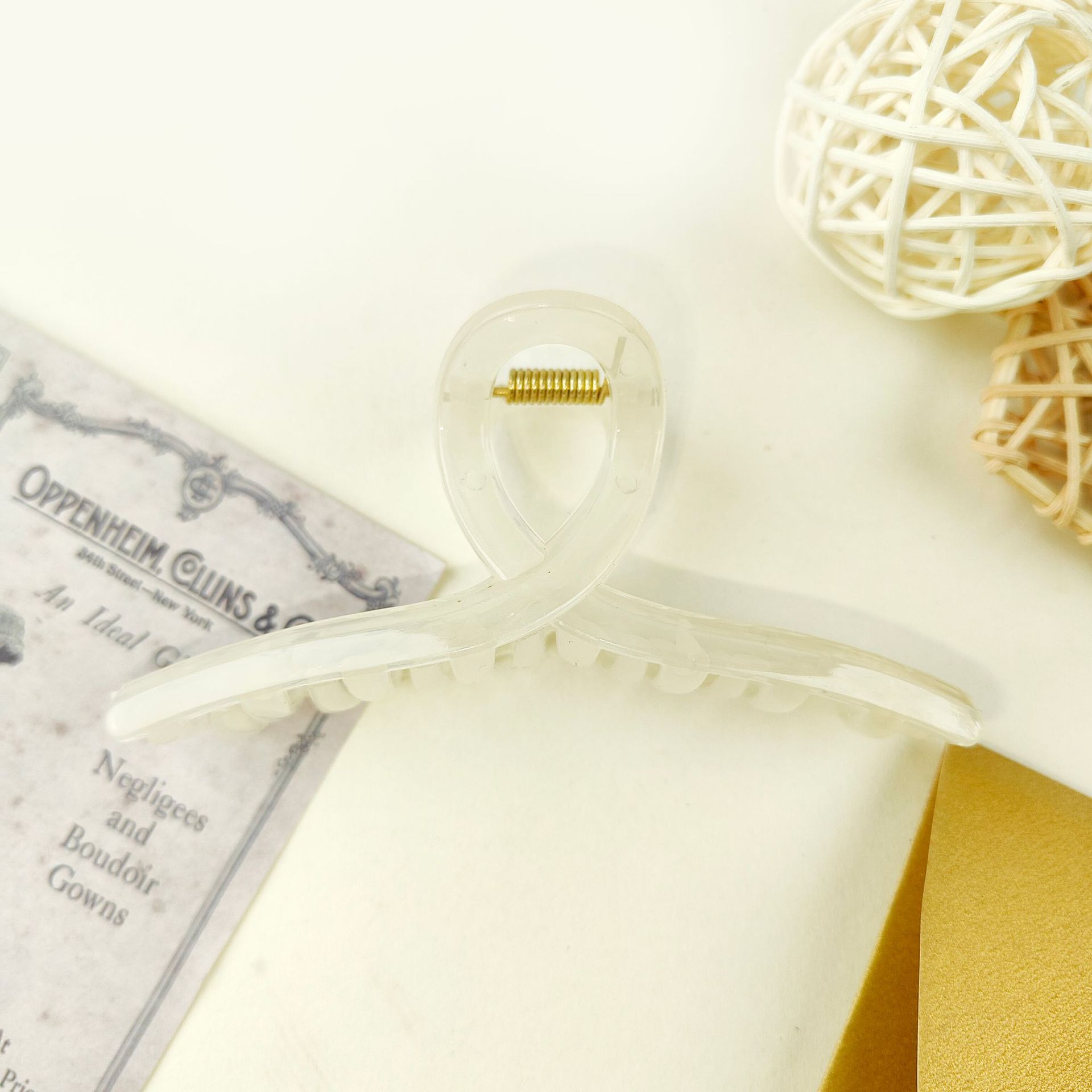 Medium size hair clip plastic hair clip back head hair clip wholesale ins style hair accessories shark clip hair volume less headdress hair clip_voghion.com