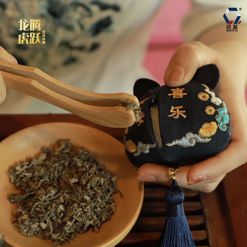 [Qian Li] New Year's Sachet Zodiac Sachet Tassel Sachet Stereo Embroidery Qinglong Ping An Fu Bag Finished Product