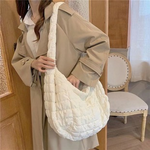 2023 Spring and Summer Yunduo Lingge Pleated Large Bag Casual Distinctive Quilt Bag Lightweight Large Capacity Crossbody Dumpling Bag for Women