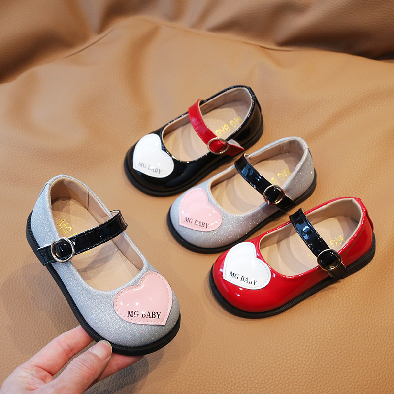 Spring and Autumn 2023 New Korean Style Baby Soft Bottom Love Small Leather Shoes Round Toe Shallow Mouth Small Single Shoes Girls' Princess Shoes