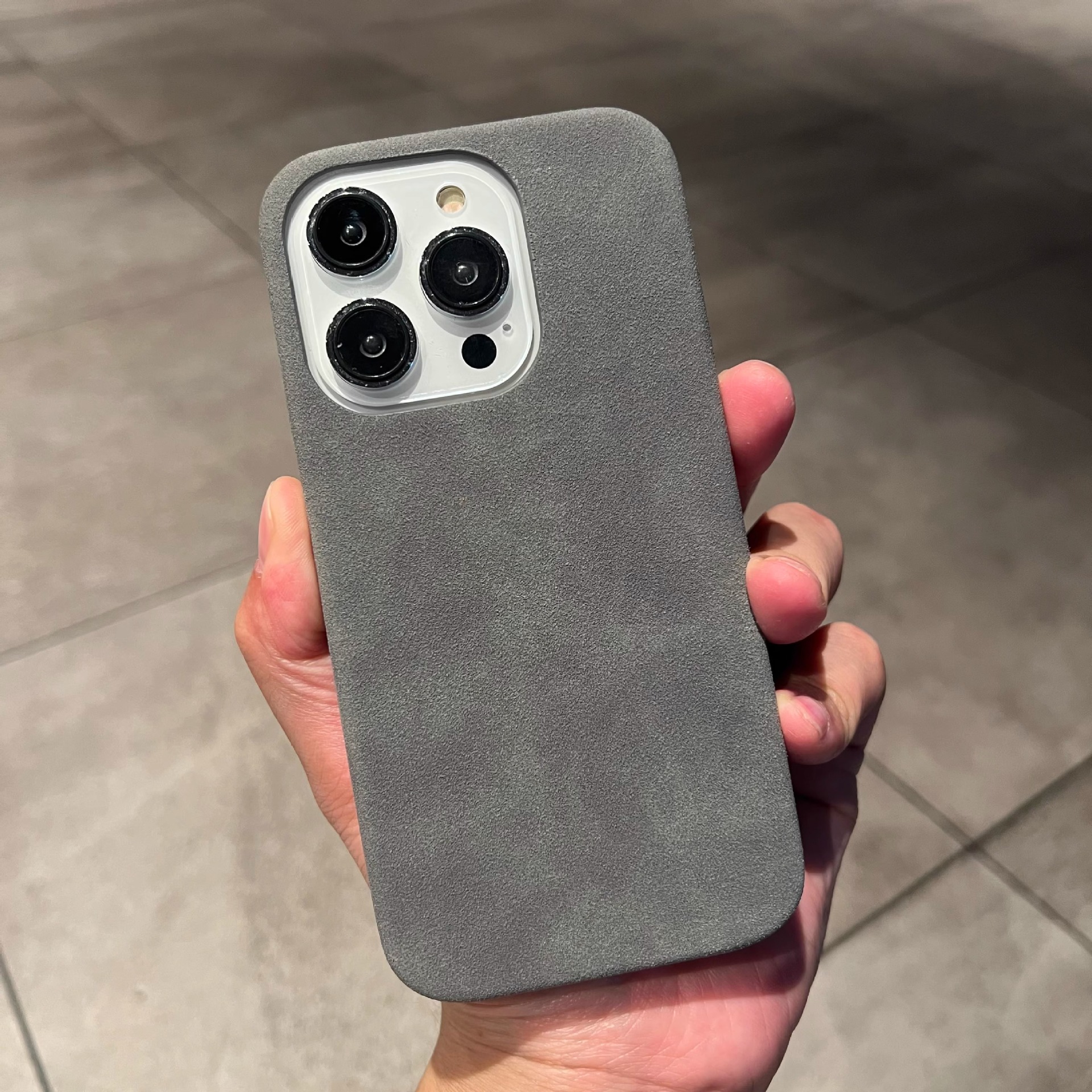 適用iphone15promax手機殼秋冬毛絨蘋果14翻毛皮13超薄簡約磨砂