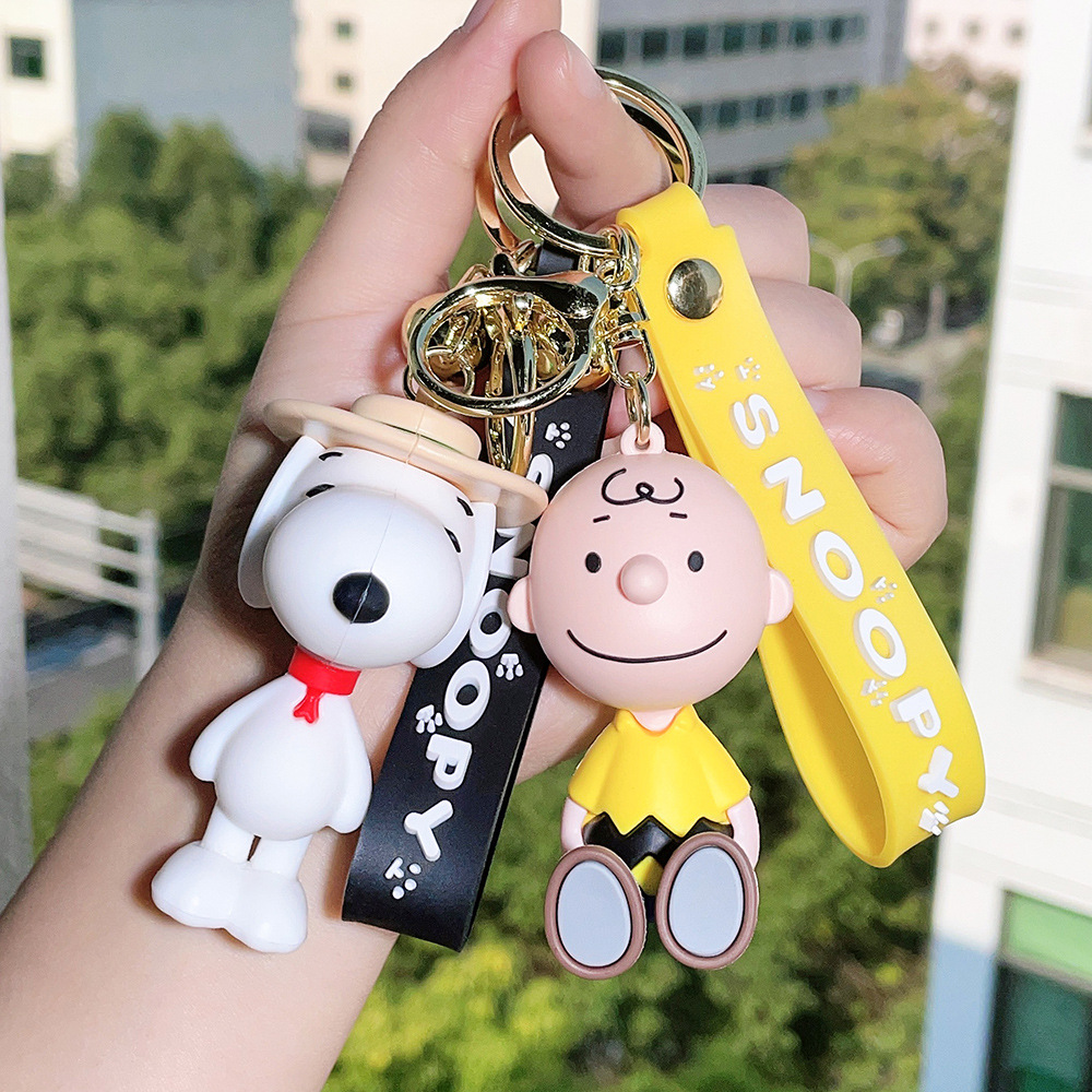 A variety of Snoopy key chain Charlie cartoon creative car key chain cute bag pendant glue doll