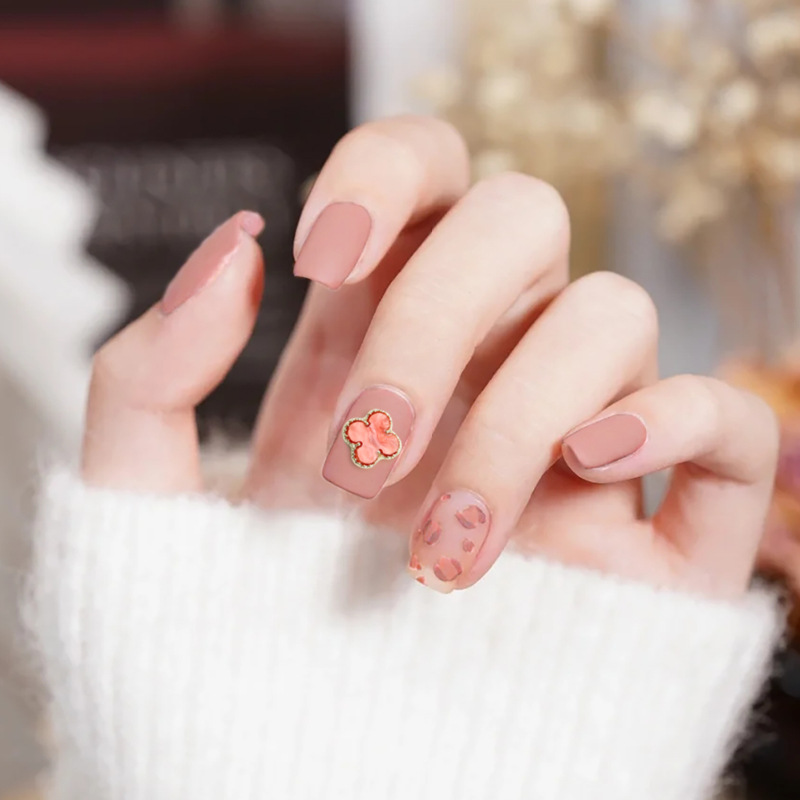 Japanese new color Fritillaria four-leaf clover alloy wrapping nail diamond jewelry wholesale net Red simple nail decoration