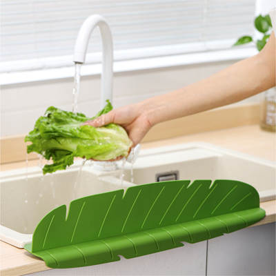 Kitchen suction cup water retaining plate household sink washing dish splash-proof water suction cup partition silicone water retaining plate wholesale