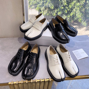 [Spot] a generation of split toe shoes women's Horseshoe pig trotters small leather shoes lace-up casual British style loafers