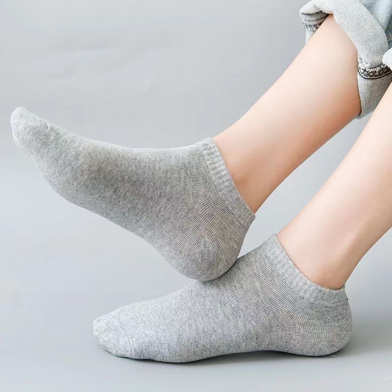 Socks men's short socks sweat-absorbent short tube summer thin low-top shallow invisible Joker black and white gray boat Socks wholesale