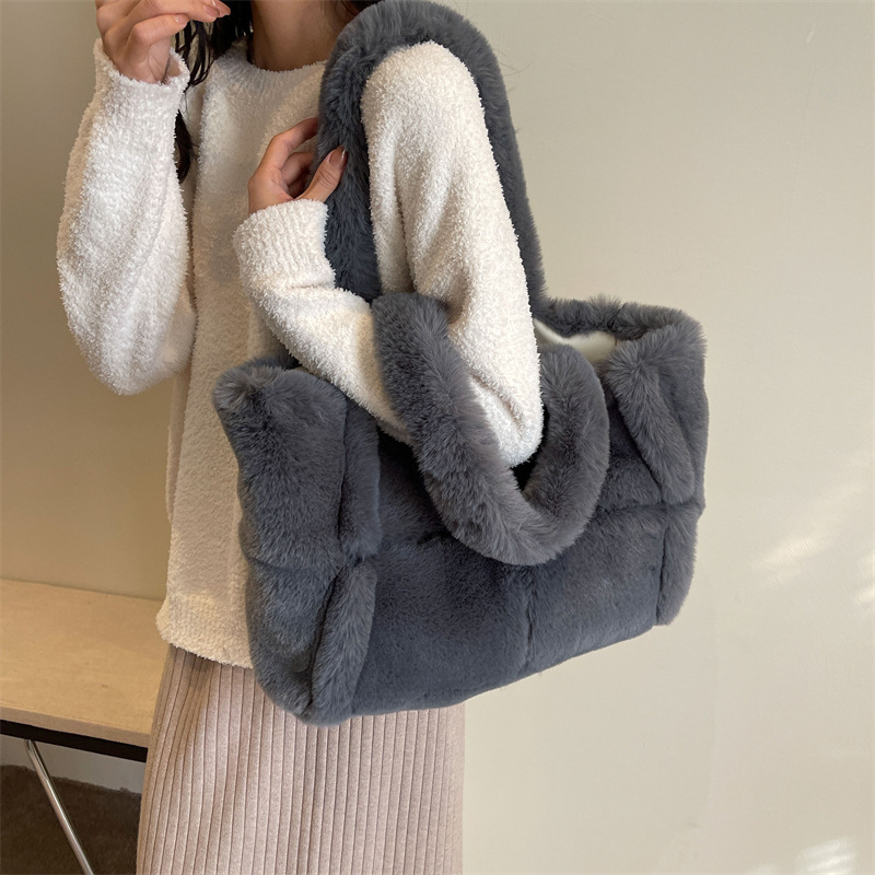 Plush bag women's high-grade sentong Qin tote bag western style all-match shoulder Women's bag large capacity portable furry bag