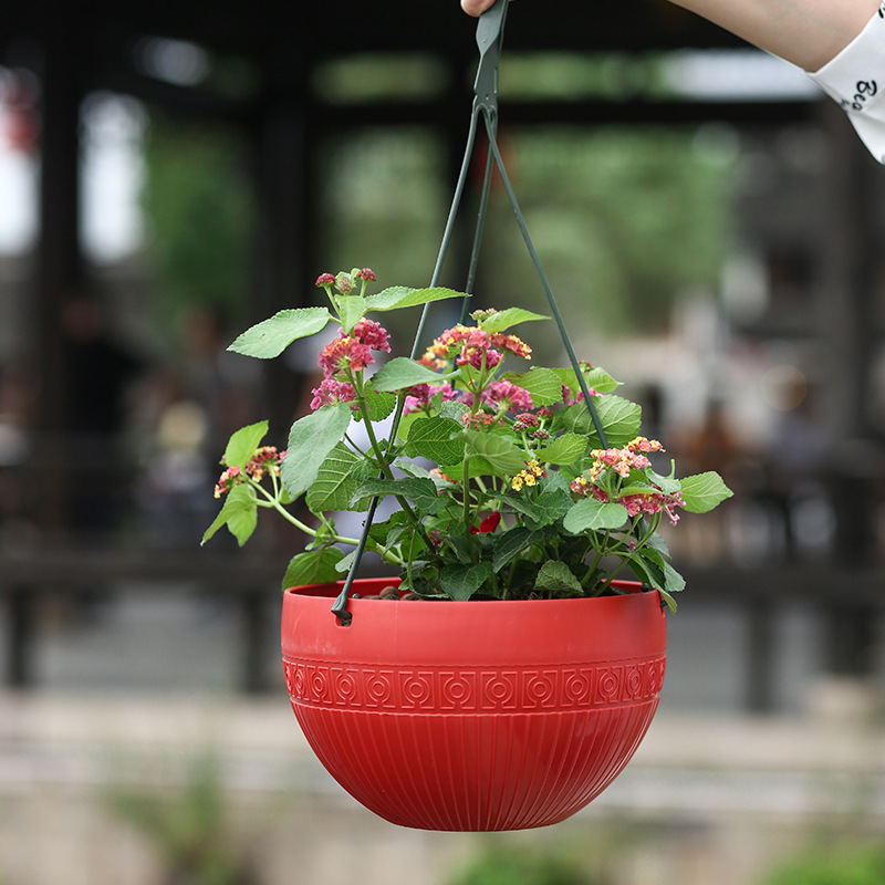 美軒吊りかごのプラスチックの植木鉢は中国風に掛けられています。|undefined