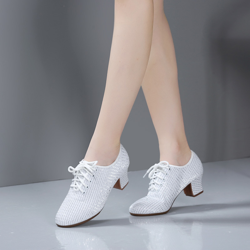 New White Square Dance Shoes Women's Soft Sole Mid-heel Beef Sole Dance Shoes Latin Dance Teacher Shoes Breathable Body Dance