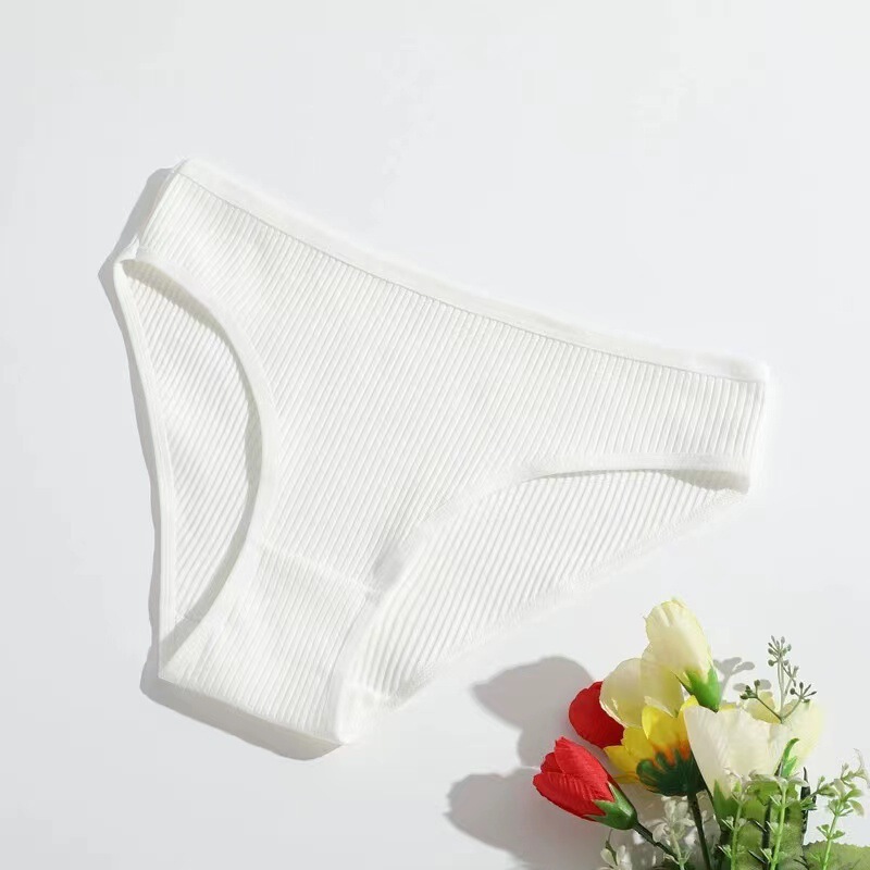 新商品の純綿のねじの女性の三角のズボンの純色の低い腰は尻の通気性の二重段の少女の下着を持ちます。|undefined