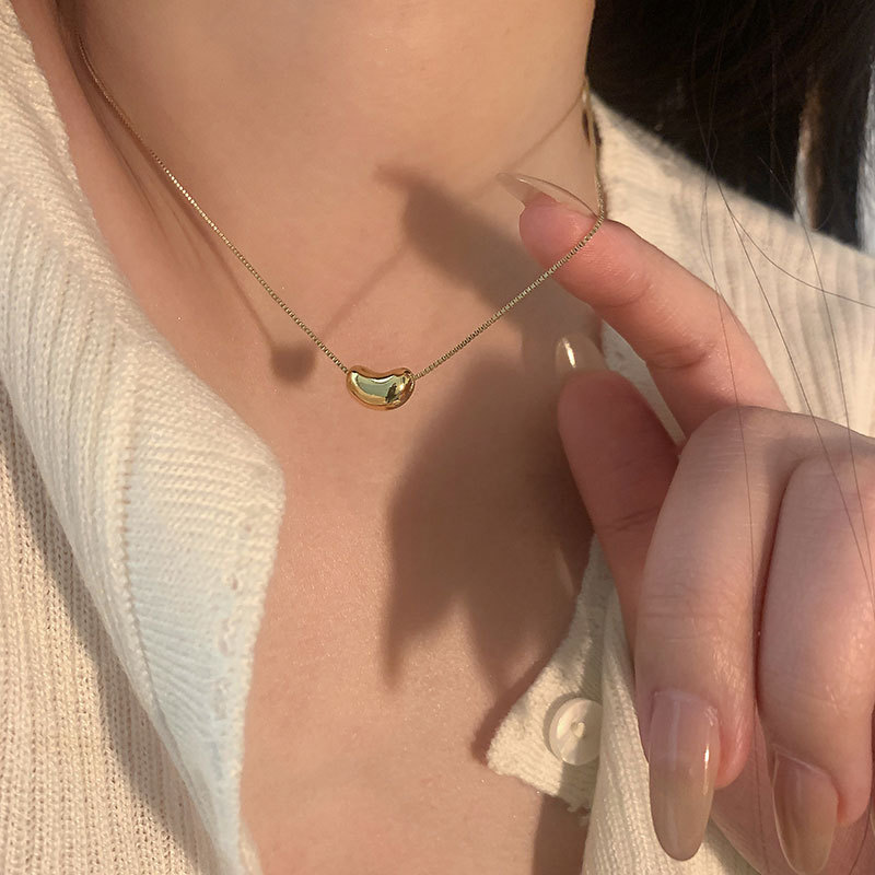 鈦鋼項鍊女網紅相思豆吊墜鎖骨鏈ins輕奢小眾設計感短款頸鏈