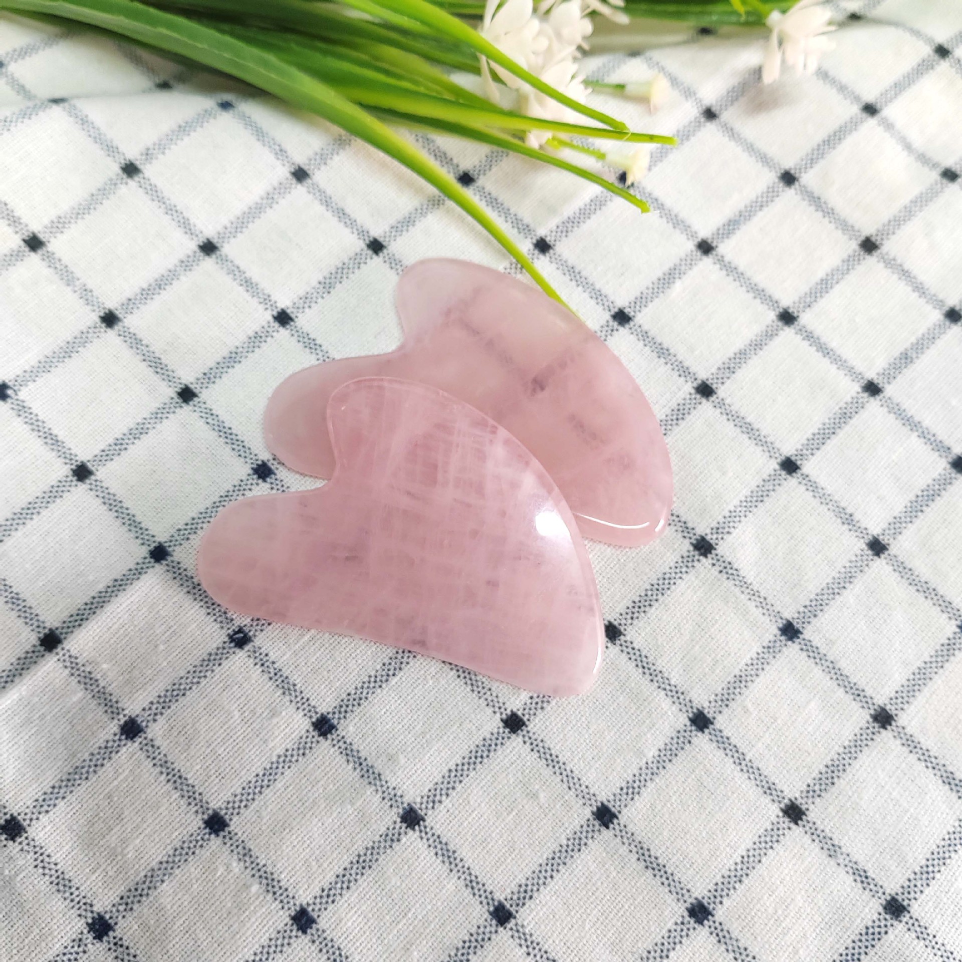 工場現物顔掻爬粉晶掻爬水晶板ハート型マッサージ器顔専用養生保健
