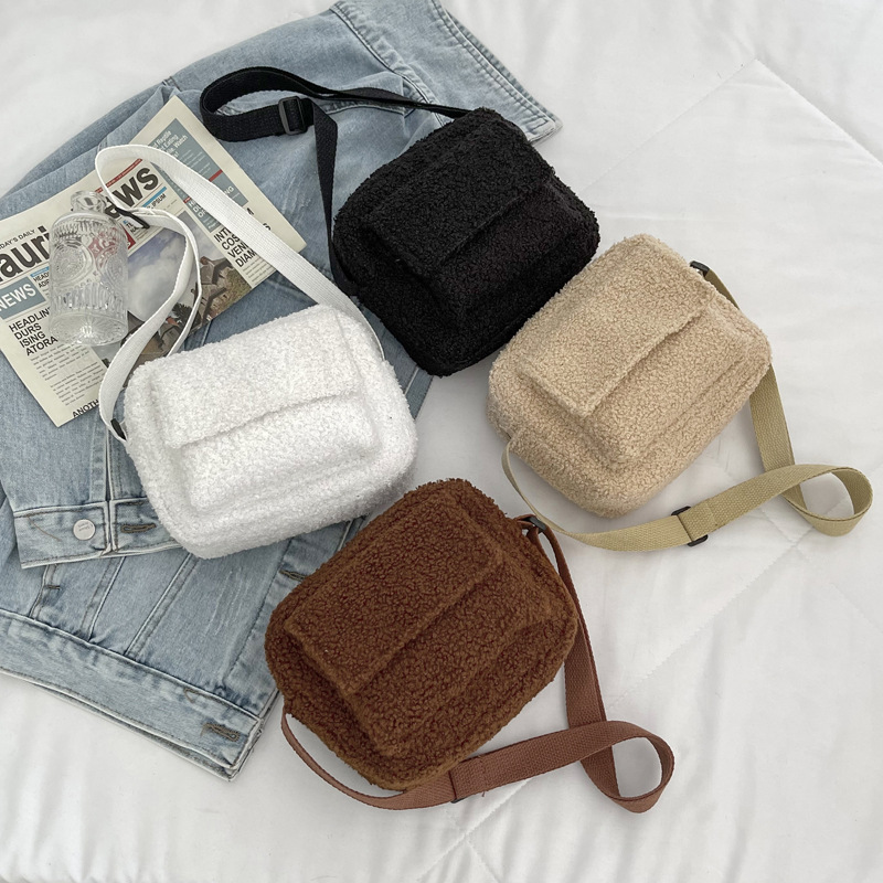 Cute solid color autumn and winter furry shoulder underarm small square bag 2023 new trendy fashionable western style women's bag mobile phone bag