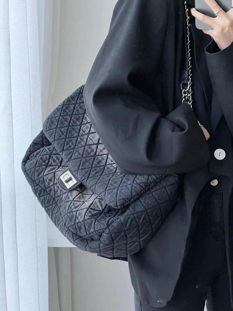 2022 new autumn and winter Denim wandering bag rhombic chain bag large capacity shoulder underarm bag women's all-match messenger bag