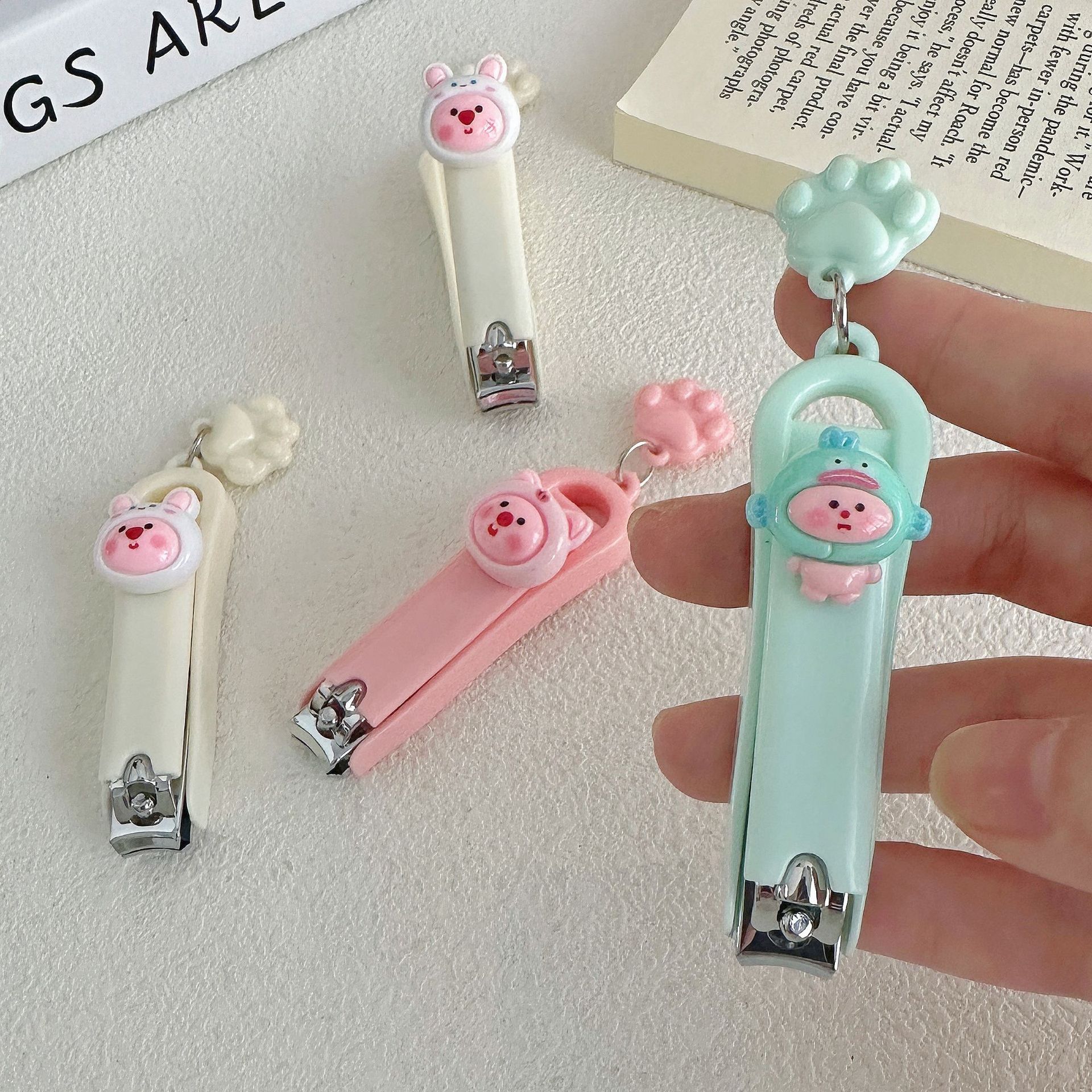 Creative Cat Claw pendant nail clippers outdoor home cartoon nail clippers student manicure manicure nail clippers wholesale