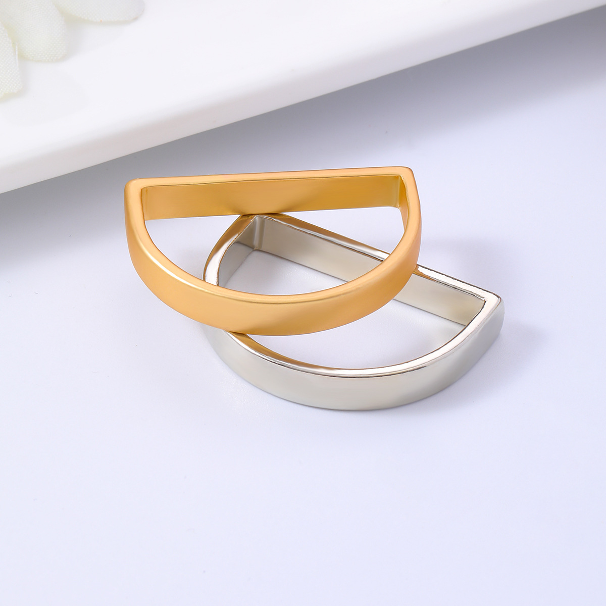 Cross-border zinc alloy semicircle napkin ring creative modern simple D-shaped napkin buckle Golden polished napkin ring wholesale