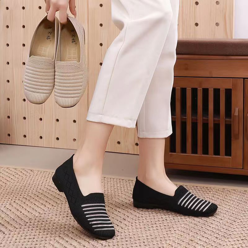 Mom's shoes women's summer new soft bottom non-slip hollow mesh shoes flying woven flat walking slip-on old Beijing cloth shoes