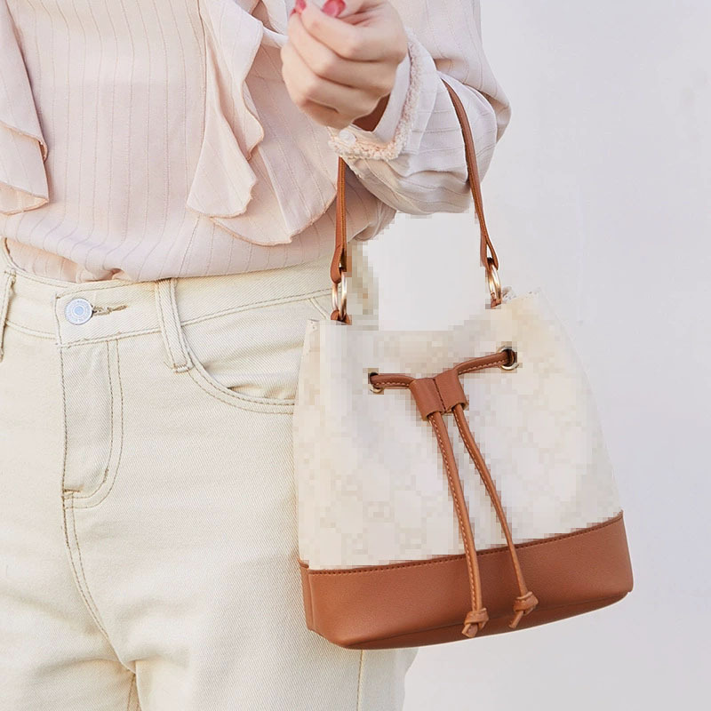 Women's Bag 2019 New Color-matching Lingge Drawstring Bucket Bag Elegant Shoulder Hand Crossbody Bag Large Capacity Spot Foot
