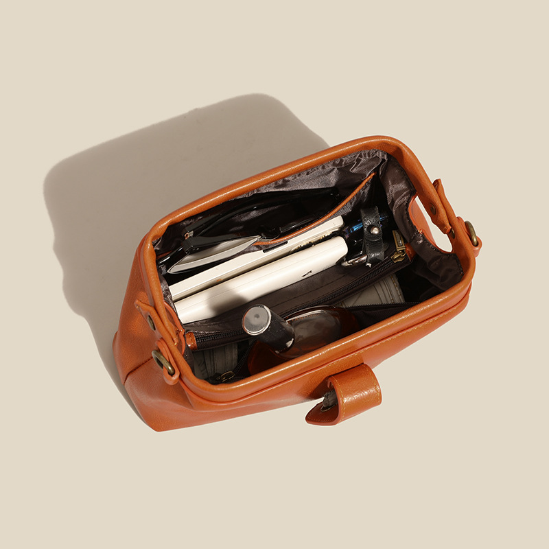 Soft Leather Bag Women's Bag 2023 New Fashion Crossbody Bag Trendy High-end Sense Gold Bag Shell Bag Vintage Clip Bag