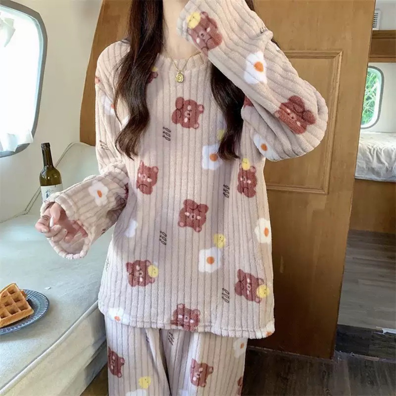 Autumn and winter warm peach suit bear printed coral fleece round neck pajamas fairy warm home wear two-piece set