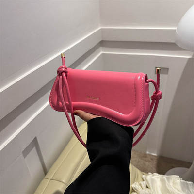 Women's bag 2023 spring new fashion popular messenger bag niche design casual commuter shoulder bag underarm bag