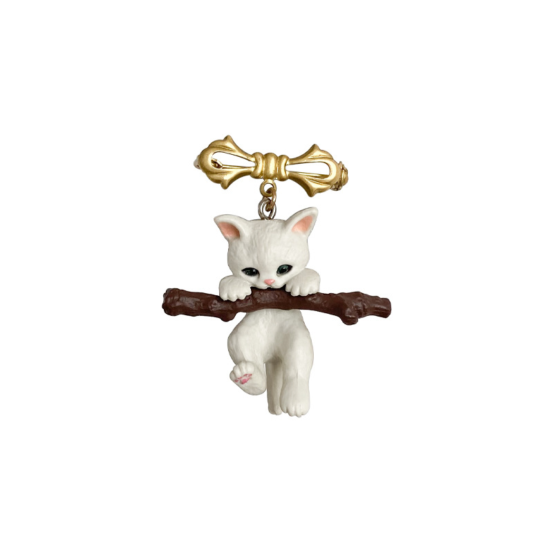 Factory direct cute tie holding branch kitten brooch cartoon suit men's fixed decorative pin anti-light brooch women
