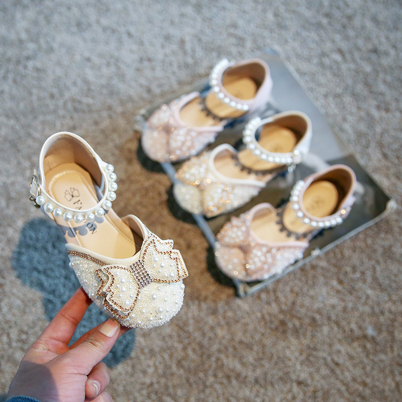 Girls' sandals summer 2022 new spring and autumn single-layer shoes Pearl soft bottom princess shoes little girl children crystal shoes