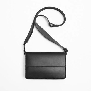 2024 New Men's Bag Men's Retro Casual Shoulder Bag Black Flip Crossbody Bag Messenger Bag Fashionable Small Square Bag