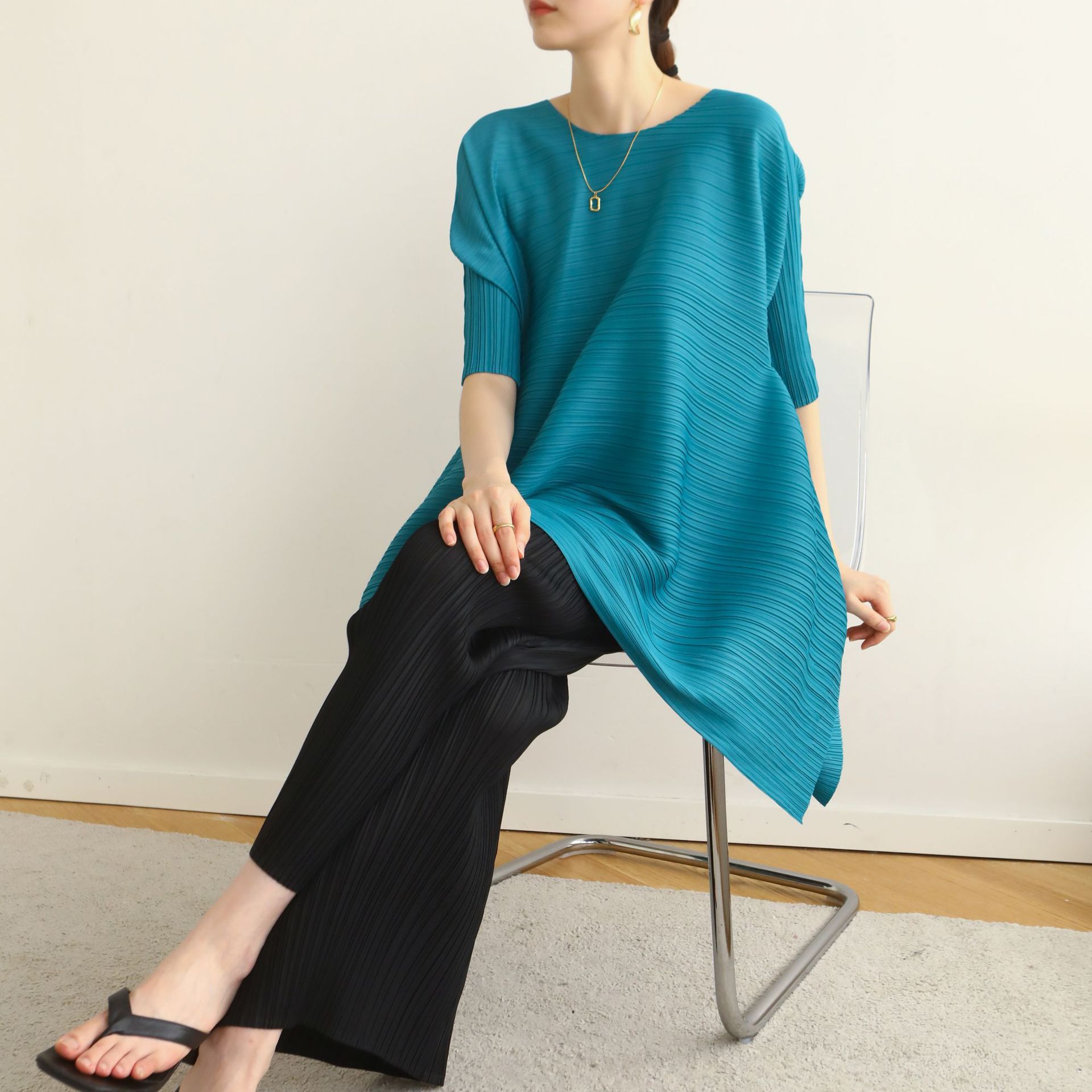 Directly supplied by the manufacturer 2024 autumn and spring new high-end pleated fashionable personality irregular large-size loose T-shirt Pleats