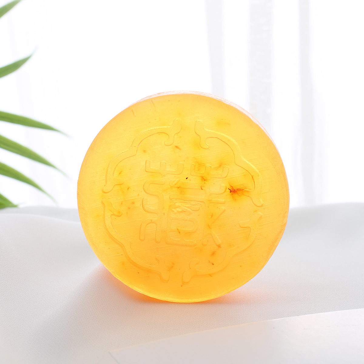 Saffron Hidden Secret God Soap Deep Cleansing Aromatic Makeup Remover Soap Skin Care Bath Handmade Essence Soap Live Explosions