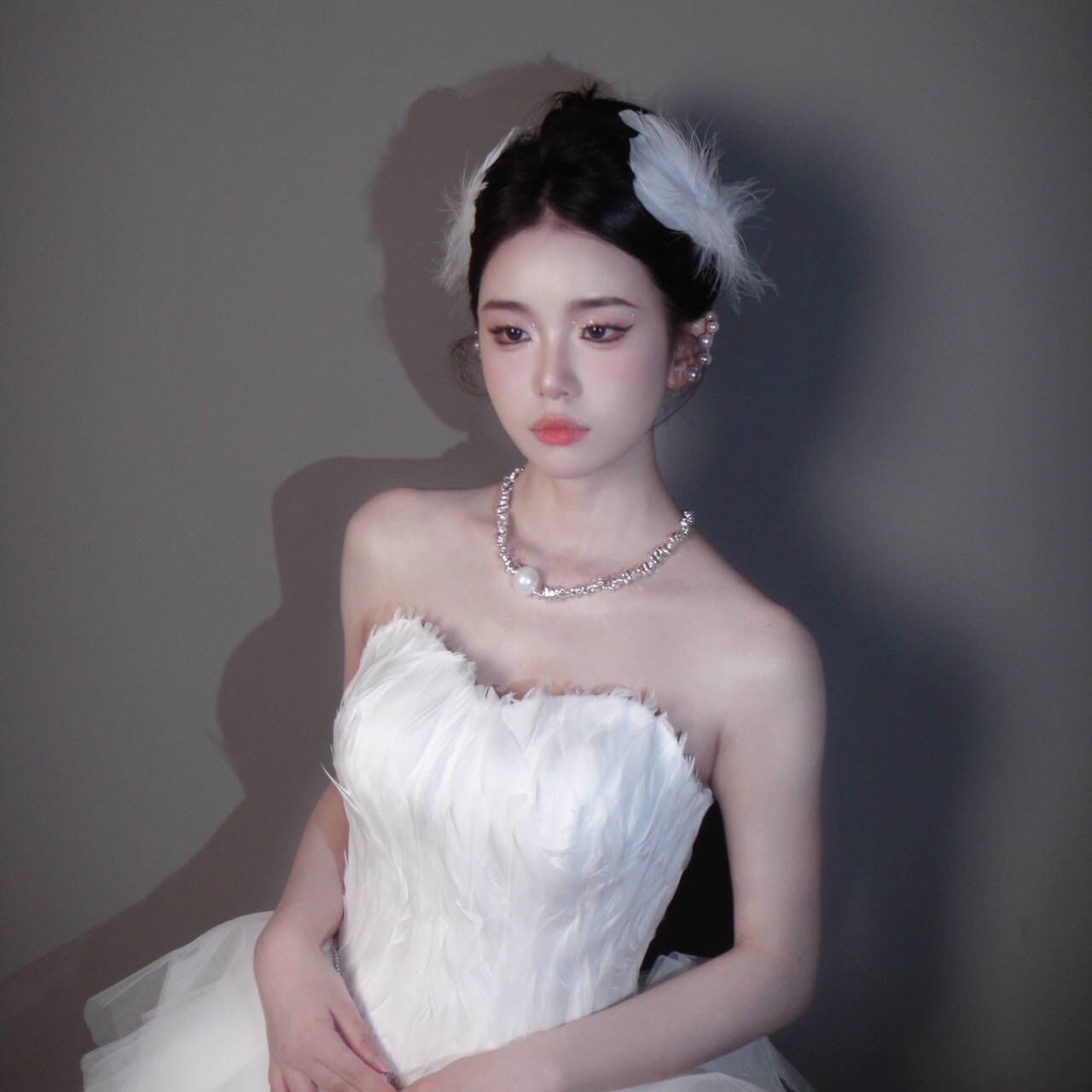 Copricapo di piume di cigno bianco, forcina per capelli da principessa, da sposa, accessori per capelli da sposa, accessori per damigella d'onore, fermaglio laterale_voghion.com