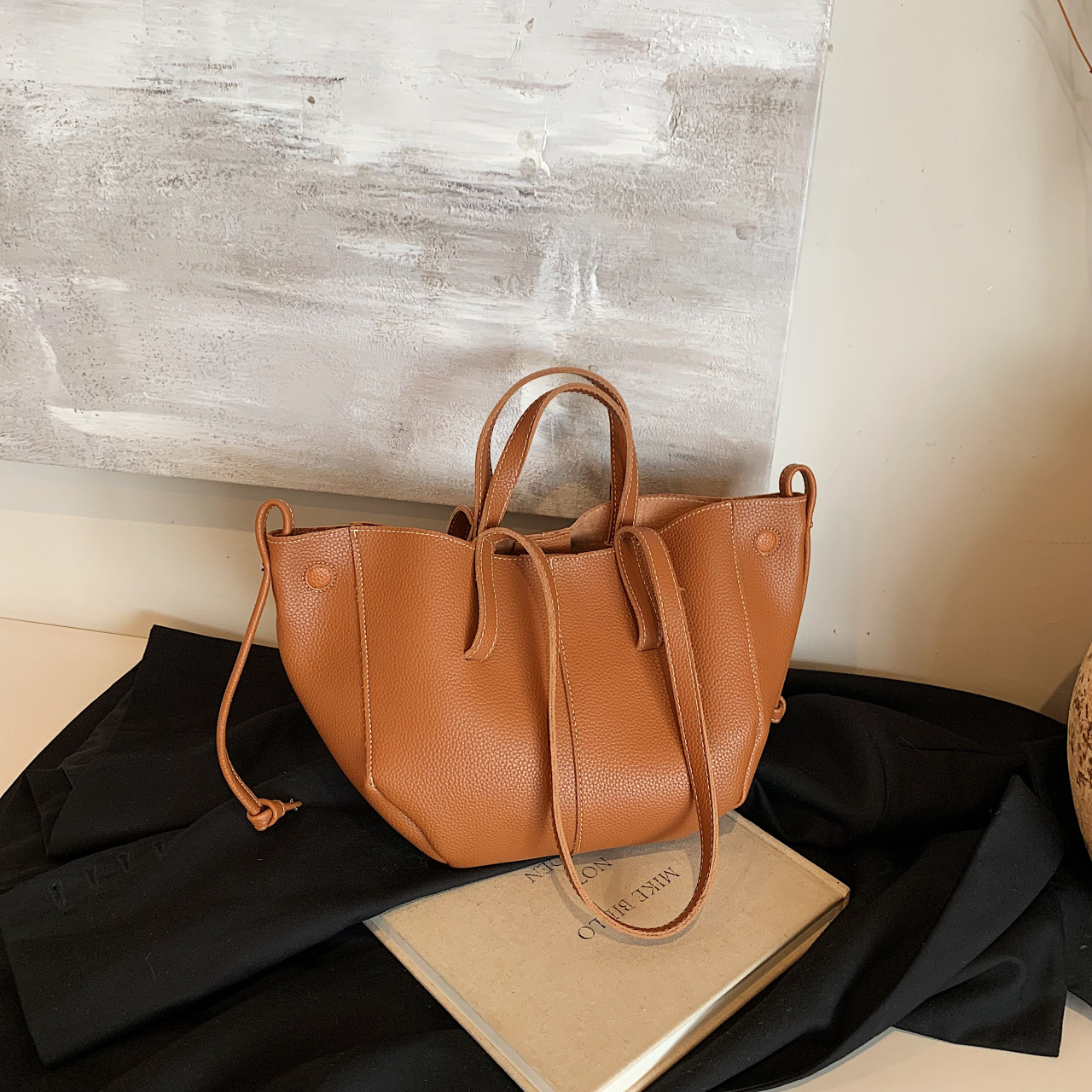 Cross-border 2024 French Style Wings Bag Litchi Pattern Fashionable Tote Bag Large Capacity Car Stitching Handbag Commuter Shoulder Bag
