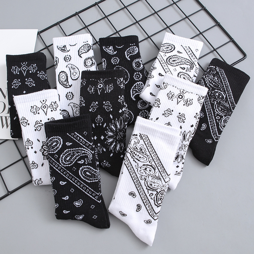 Cross-border e-commerce socks men's tube flower socks trendy brand black and white sports socks trendy street cotton socks
