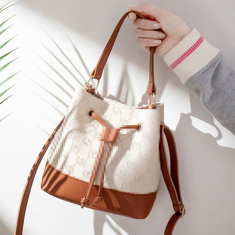 Women's Bag 2019 New Color-matching Lingge Drawstring Bucket Bag Elegant Shoulder Hand Crossbody Bag Large Capacity Spot Foot
