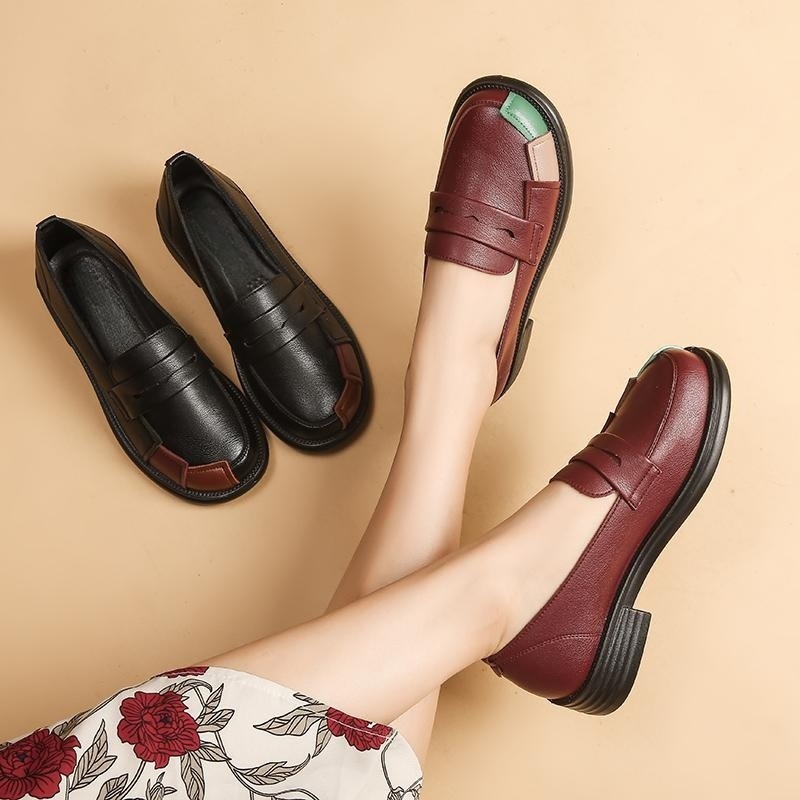 In stock mother's shoes genuine leather soft bottom comfortable middle-aged and elderly women's shoes flat single-layer shoes wide feet elderly plus size Spring and Autumn leather shoes