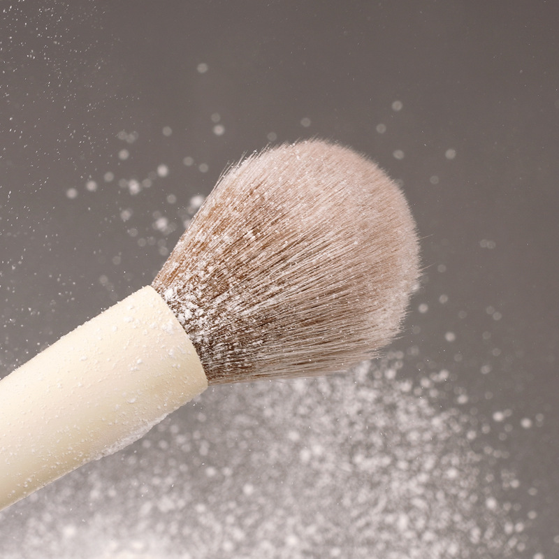 Factory direct soft wool zero scattered powder brush single blush brush does not eat foundation makeup tools set makeup brush a pack