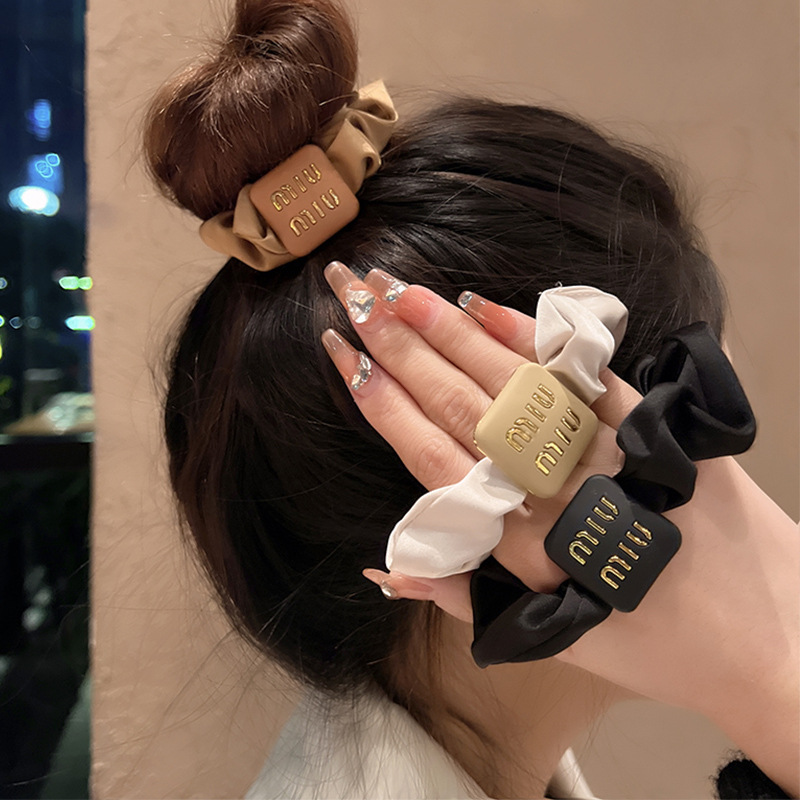 時尚高級感字母頭繩2023新款大腸丸子發圈簡約高端馬尾皮筋女扎頭