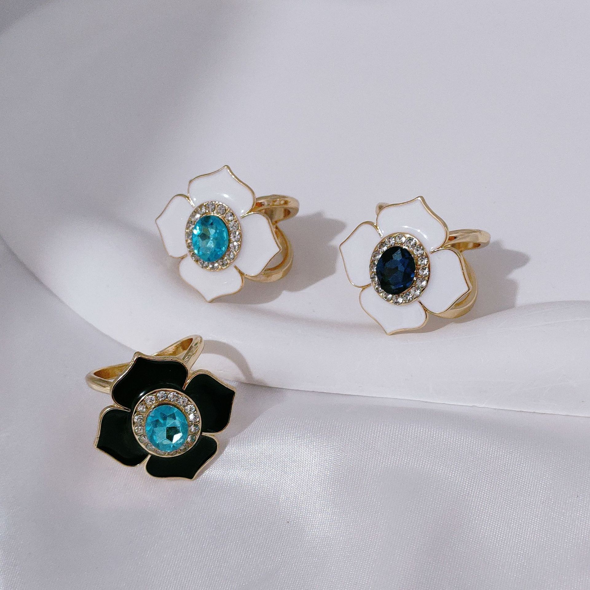 Retro Chanel style blue crystal scarf buckle multi-functional jewelry flower decorative scarf shawl hair band fixed buckle
