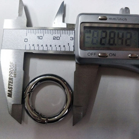Spot supply zinc alloy spring ring buckle electronic tracker key buckle bag ring buckle open spring buckle