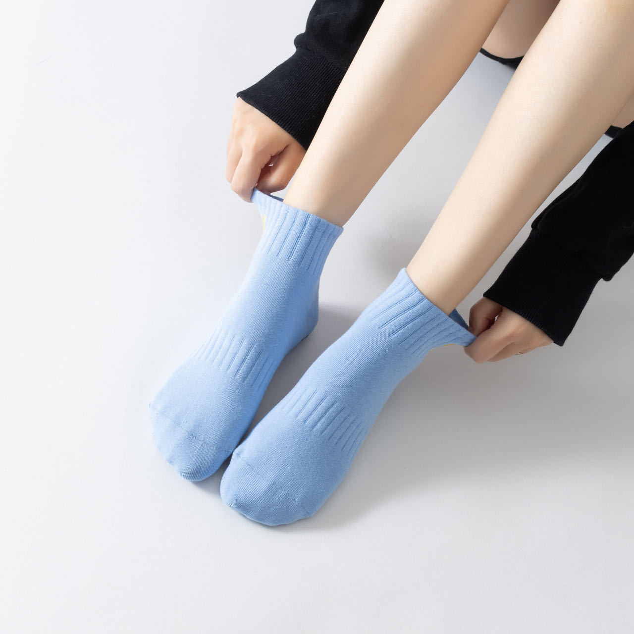 2024 Spring and Summer New Arrival Embroidered Yoga Socks Women's Breathable Non-Slip Simple All-Match Floor Socks Sports Fitness Socks