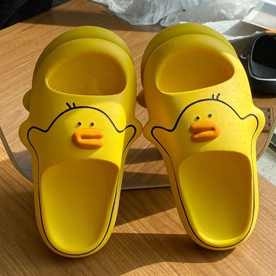 New Slippers Female Summer Student Dormitory Cute Girl's Heart Indoor and Outdoor Wear Non-slip Thick Sole Shit Feeling Home Sandals