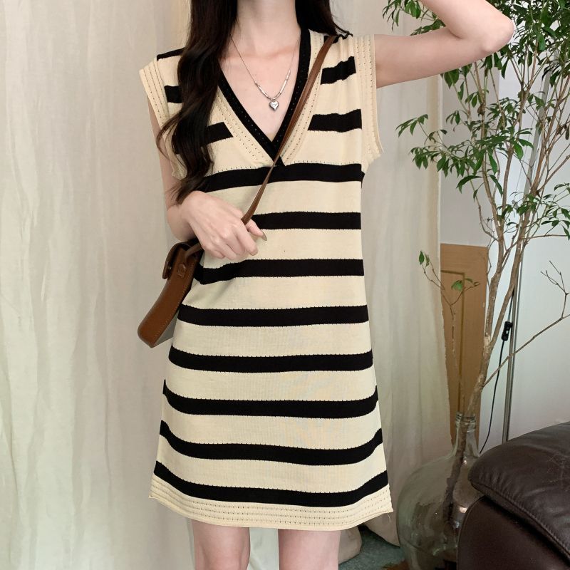 Contrast striped V-neck knitted sleeveless dress for women summer new Korean style loose design chic straight skirt