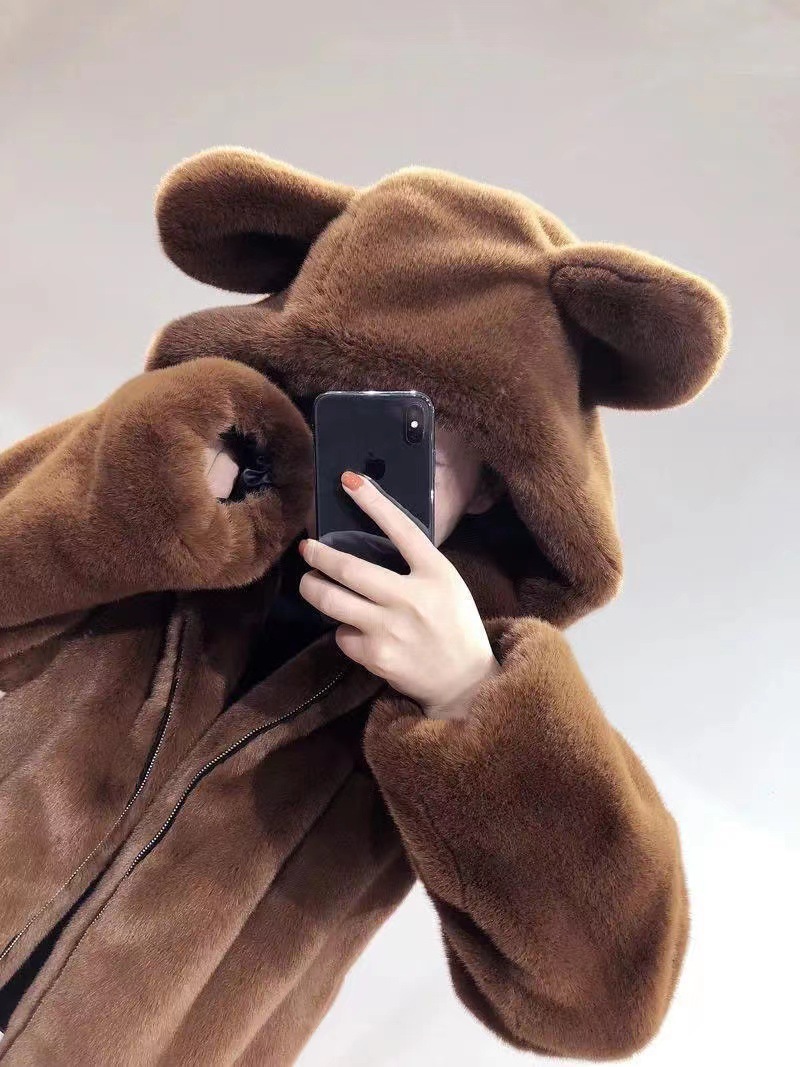 Giacca in pelliccia di media lunghezza con cappuccio e orecchie d'orso carine e larghe in pelliccia spessa invernale 2023 per donna_voghion.com