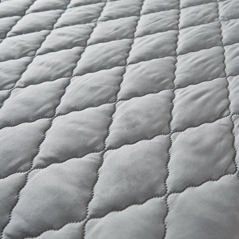 Quilted waterproof bedspread cover foreign trade thickened baby elderly urine-proof dustproof Simmons mattress protective cover wholesale