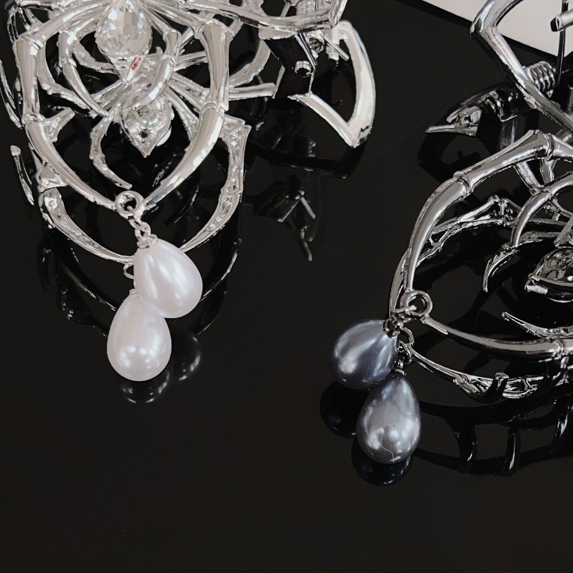 Distinctive Spider Tassel Disc Hair Grab Hair Accessories Back Head Hairpin Children's Hairpin Summer Flower Shark Clip Headwear_voghion.com