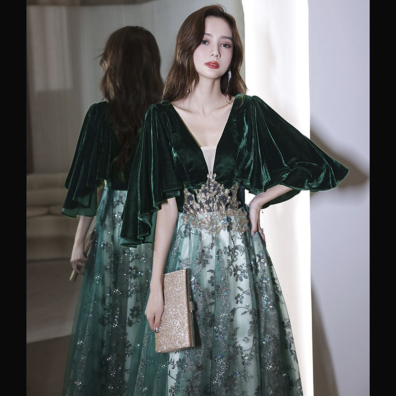 Evening dress women's new 2024 banquet temperament green niche art test slim gold velvet dress a generation of hair